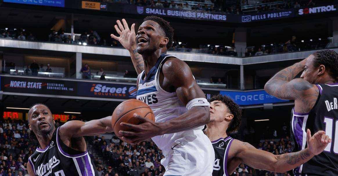 明尼苏达森林狼训练开放日，关键时刻篮板制胜引欢呼，CBA常规赛在即，年轻球员得到机会的简单介绍