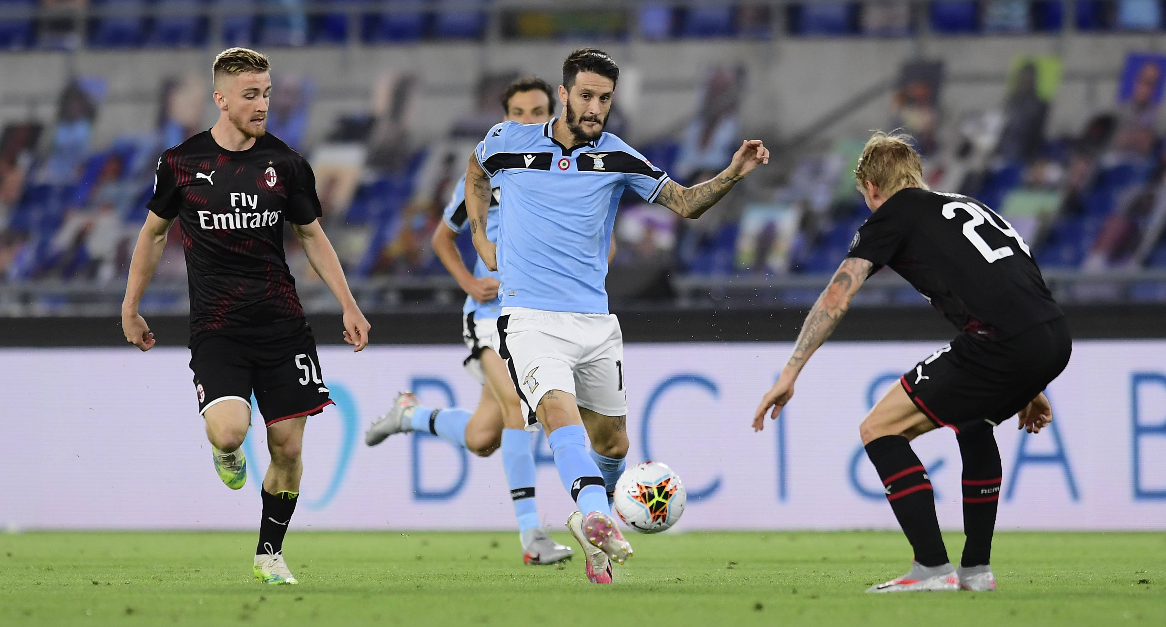 武汉三镇训练开放日,清晨主帅复盘引欢呼,意大利杯在即,训练强度明显提升的简单介绍 武汉三镇训练开放日,清晨主帅复盘引欢呼,意大利杯在即,训练强度明显提升的简单介绍